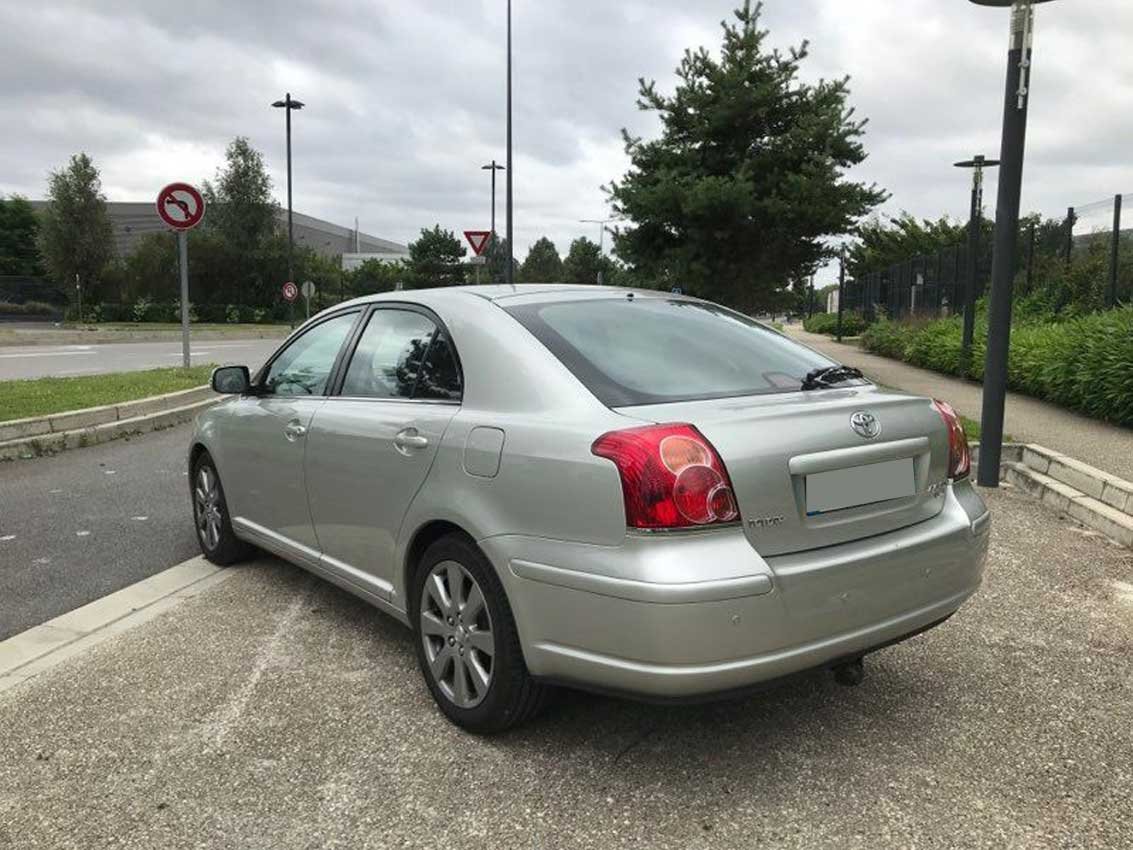 Location berline Toyota Avensis Douala