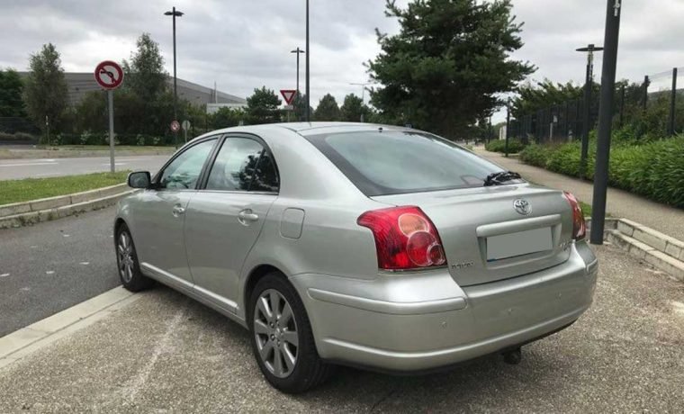 Location berline Toyota Avensis Douala