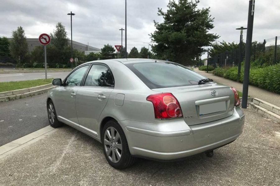 Location berline Toyota Avensis Douala